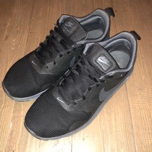Men’s Black Nike shoes
